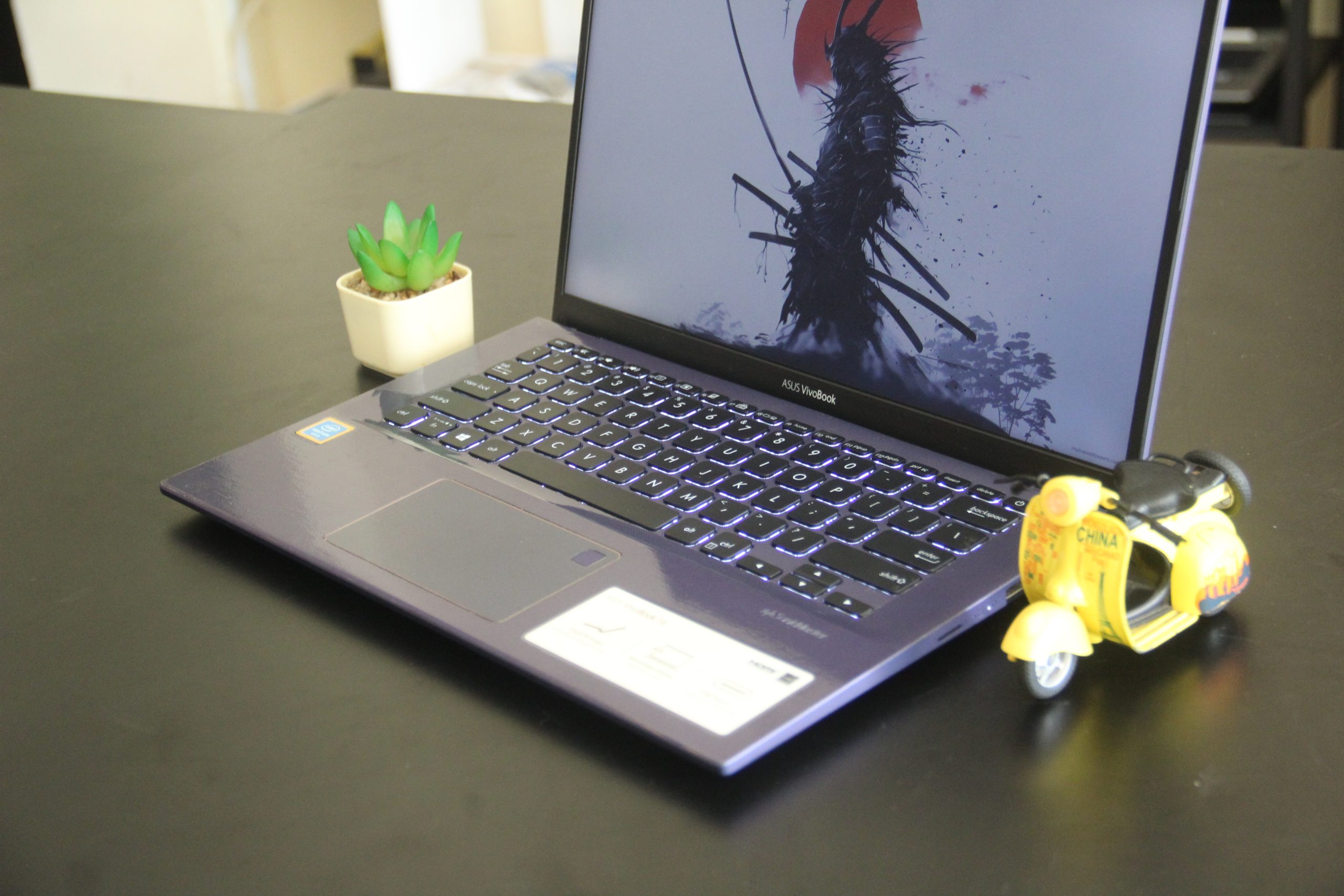 Asus VivoBook A442U - Gambar 6