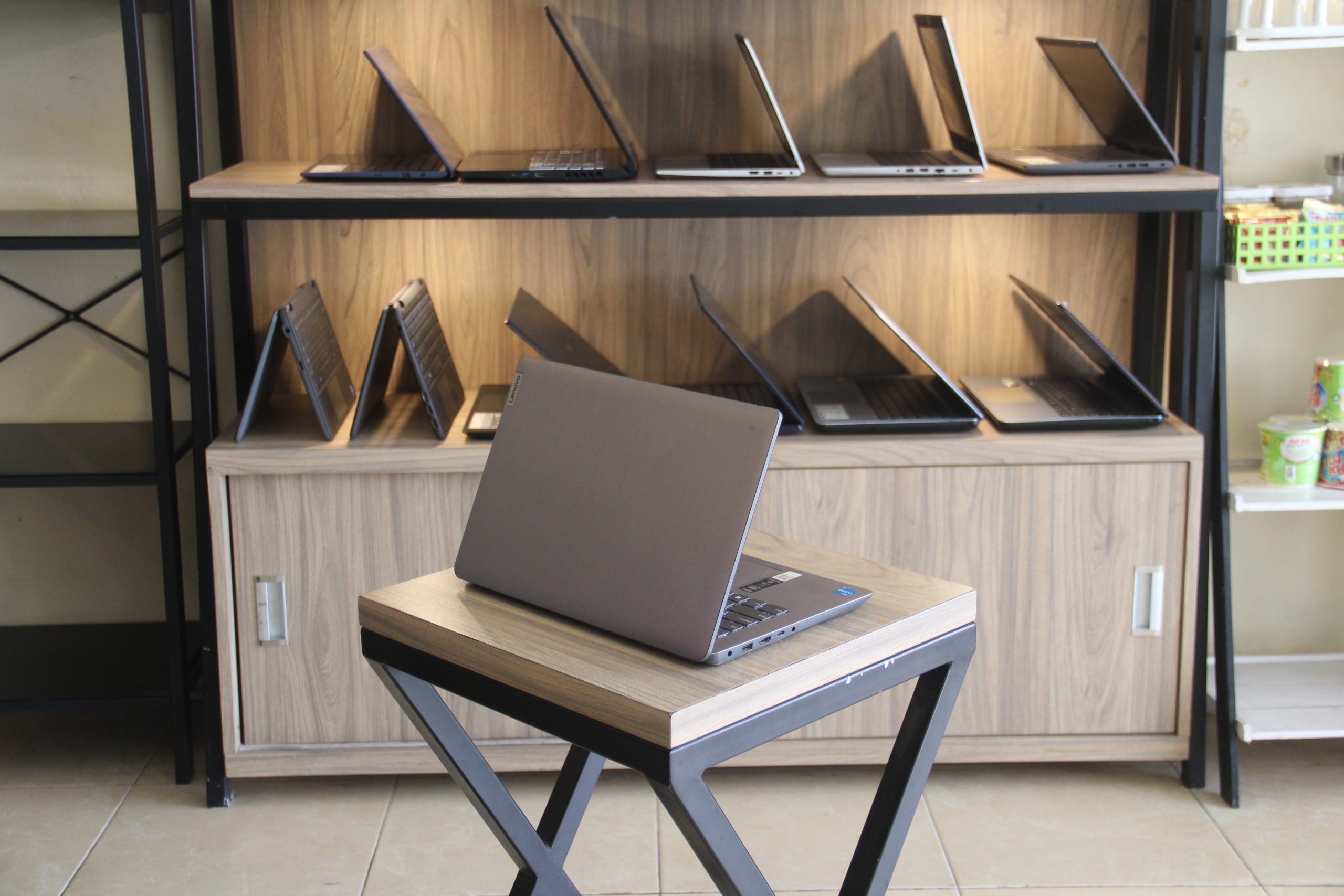 Lenovo IdeaPad Slim 3i - Gambar 2
