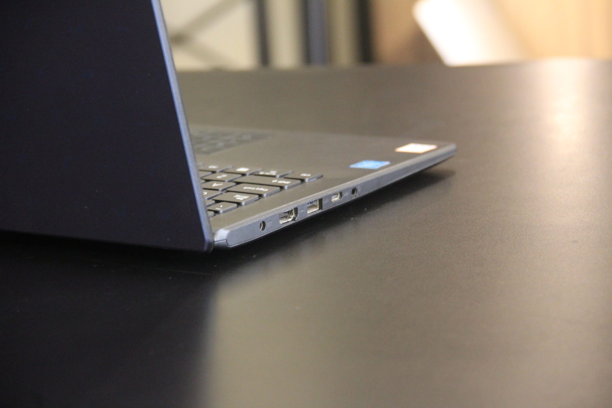 Asus E410M - Gambar 4