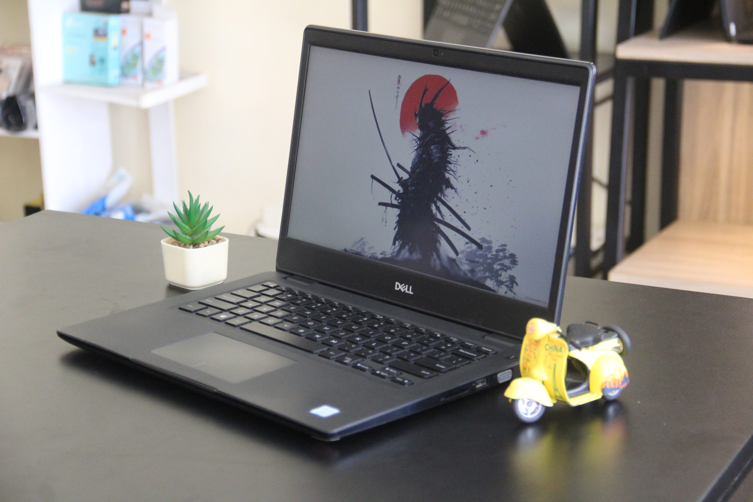 Dell Latitude 3400 - Gambar 3