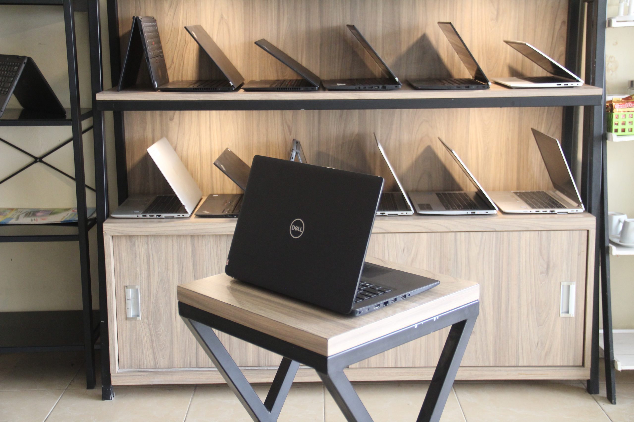 Dell Latitude 3400 - Gambar 5